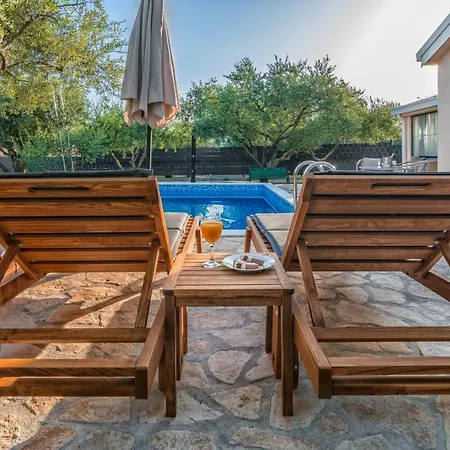 Kuca Za Odmor Villa Kaštela